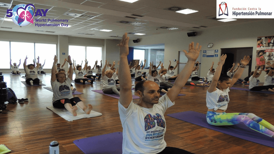 Clase solidaria de pilates de concienciación por el Día Mundial de la Hipertensión Pulmonar